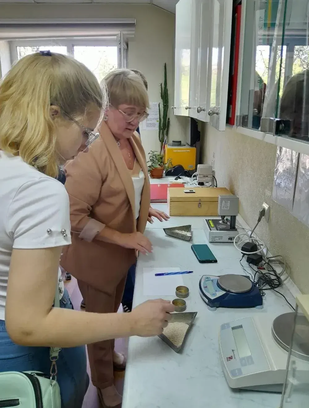 Студенты Донбасской аграрной академии познакомились с новейшим оборудованием в лаборатории «Россельхозцентра»